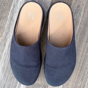 FitFlops clogs, size 8.5, navy